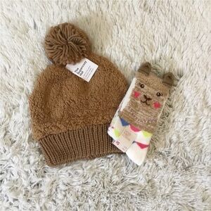 Sonoma Woman’s OSFM sherpa Pom beanie with SO Llama cabin crew socks 9-11